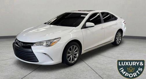 Super White 2017 Toyota Camry XLE