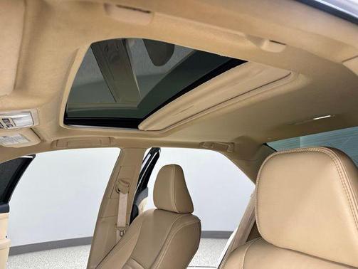 Super White 2017 Toyota Camry XLE