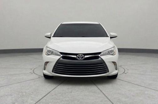 Super White 2017 Toyota Camry XLE