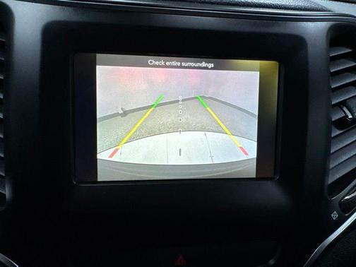 Diamond Black Crystal Pearlcoat 2019 Jeep Cherokee Latitude