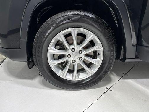 Diamond Black Crystal Pearlcoat 2019 Jeep Cherokee Latitude