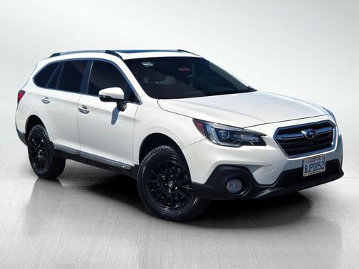 Crystal White Pearl 2019 Subaru Outback 3.6R Touring