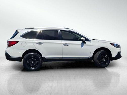 Crystal White Pearl 2019 Subaru Outback 3.6R Touring