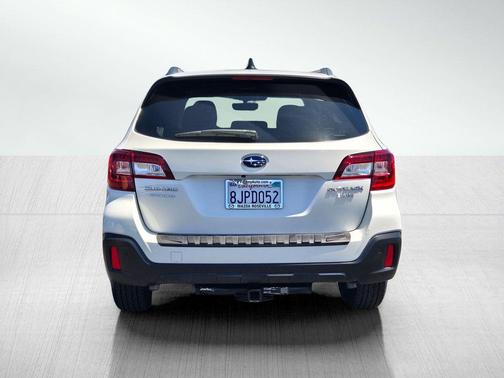 Crystal White Pearl 2019 Subaru Outback 3.6R Touring