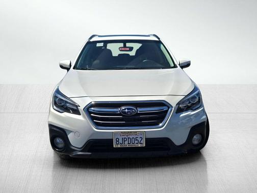Crystal White Pearl 2019 Subaru Outback 3.6R Touring
