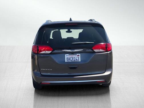Granite Crystal Metallic Clearcoat 2017 Chrysler Pacifica Touring-L