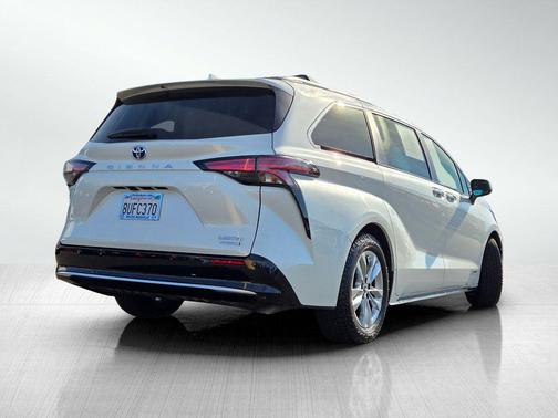 2021 Toyota Sienna Limited 7-Passenger