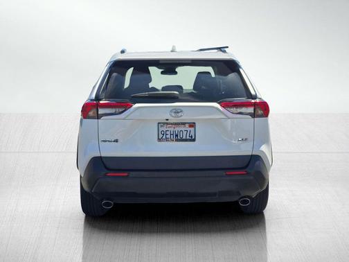 Ice Cap 2023 Toyota RAV4 XLE