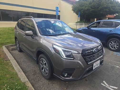 Brilliant Bronze Metallic 2024 Subaru Forester Premium