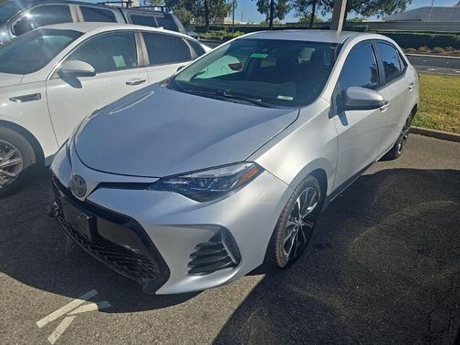 Classic Silver Metallic 2019 Toyota Corolla SE