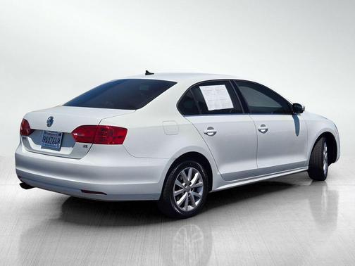 Pure White 2014 Volkswagen Jetta Auto SE w/Connectivity