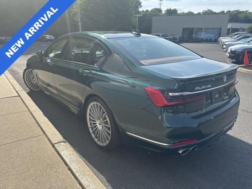 ALPINA Green Metallic 2022 BMW ALPINA B7 xDrive
