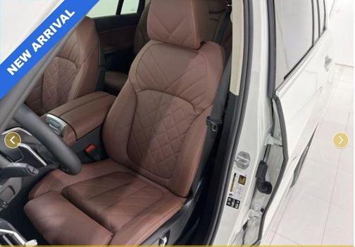 Alpine White 2025 BMW X7 xDrive40i