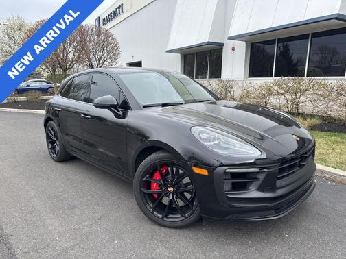 Jet Black Metallic 2023 Porsche Macan GTS