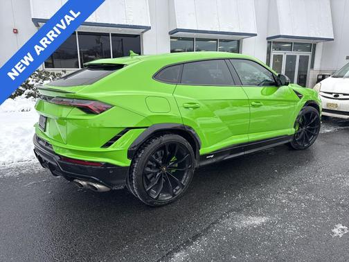 2023 Lamborghini Urus S