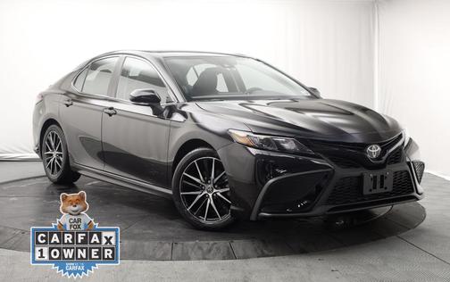 Midnight Black Metallic 2023 Toyota Camry SE