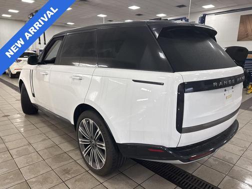 Fuji White 2023 Land Rover Range Rover P400 SE