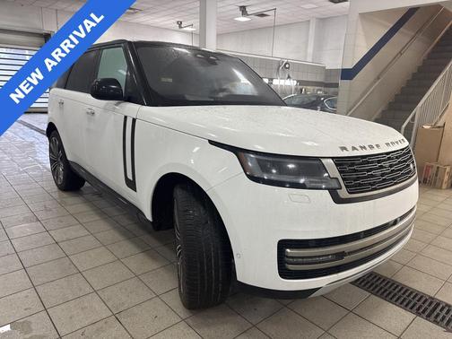 Fuji White 2023 Land Rover Range Rover P400 SE