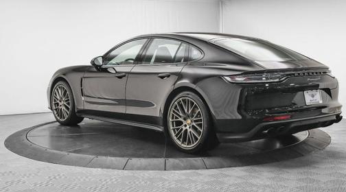 2022 Porsche Panamera 4 Platinum Edition