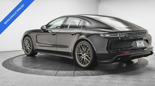 2022 Porsche Panamera 4 Platinum Edition