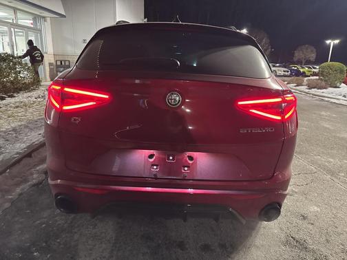 2022 Alfa Romeo Stelvio Veloce