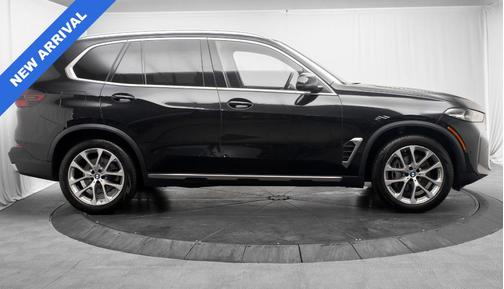 Black Sapphire Metallic 2024 BMW X5 xDrive40i