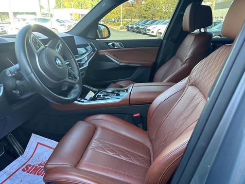 2025 BMW X5 M60i