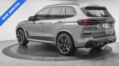 2025 BMW X5 M60i
