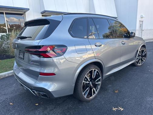 2025 BMW X5 M60i