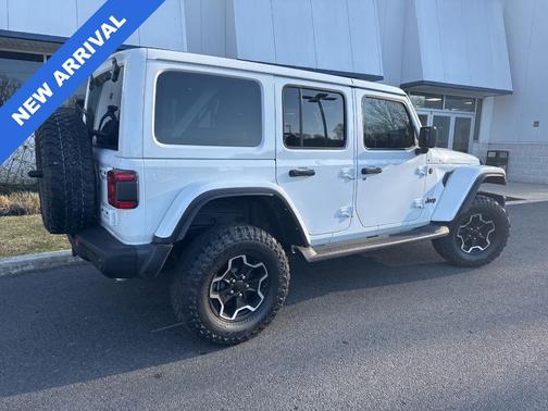 Bright White Clearcoat 2024 Jeep Wrangler Rubicon