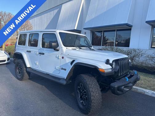 Bright White Clearcoat 2024 Jeep Wrangler Rubicon