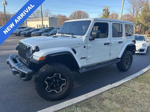 Bright White Clearcoat 2024 Jeep Wrangler Rubicon