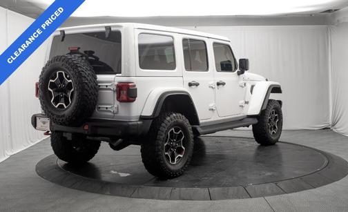 Bright White Clearcoat 2024 Jeep Wrangler Rubicon