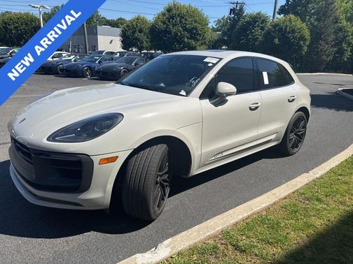 Chalk 2023 Porsche Macan GTS