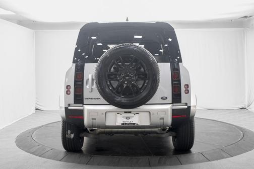 Hakuba Silver 2023 Land Rover Defender 110 S