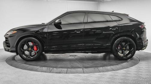 2022 Lamborghini Urus Base