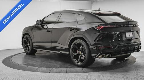 2022 Lamborghini Urus Base