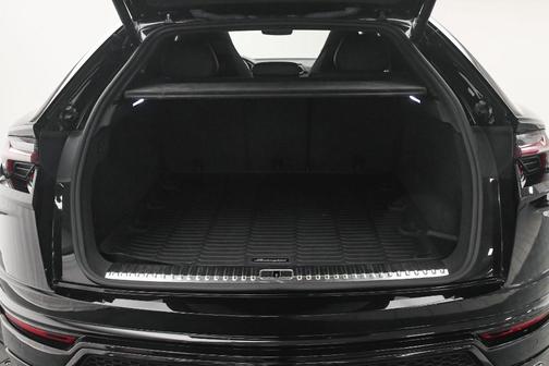 2022 Lamborghini Urus Base