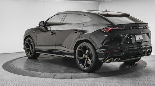 2022 Lamborghini Urus Base