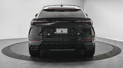 2022 Lamborghini Urus Base