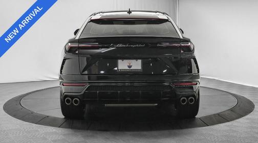 2022 Lamborghini Urus Base