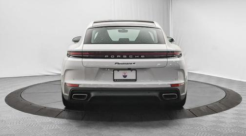 2025 Porsche Panamera 4