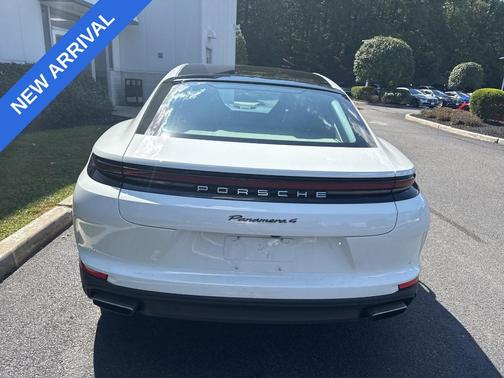 2025 Porsche Panamera 4
