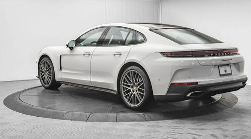 2025 Porsche Panamera 4