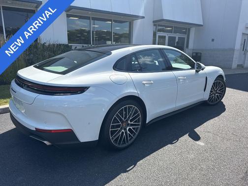 2025 Porsche Panamera 4