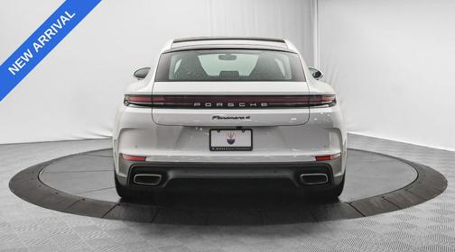 2025 Porsche Panamera 
