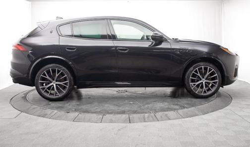 Nero Noctis 2026 Maserati Grecale Modena