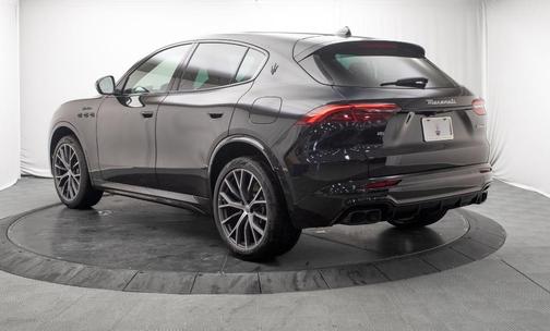 Nero Noctis 2026 Maserati Grecale Modena