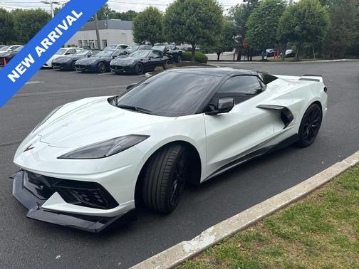 Arctic White 2023 Chevrolet Corvette Stingray w/2LT