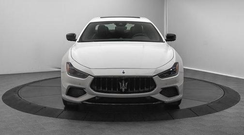 Bianco 2024 Maserati Ghibli Modena Ultima Q4